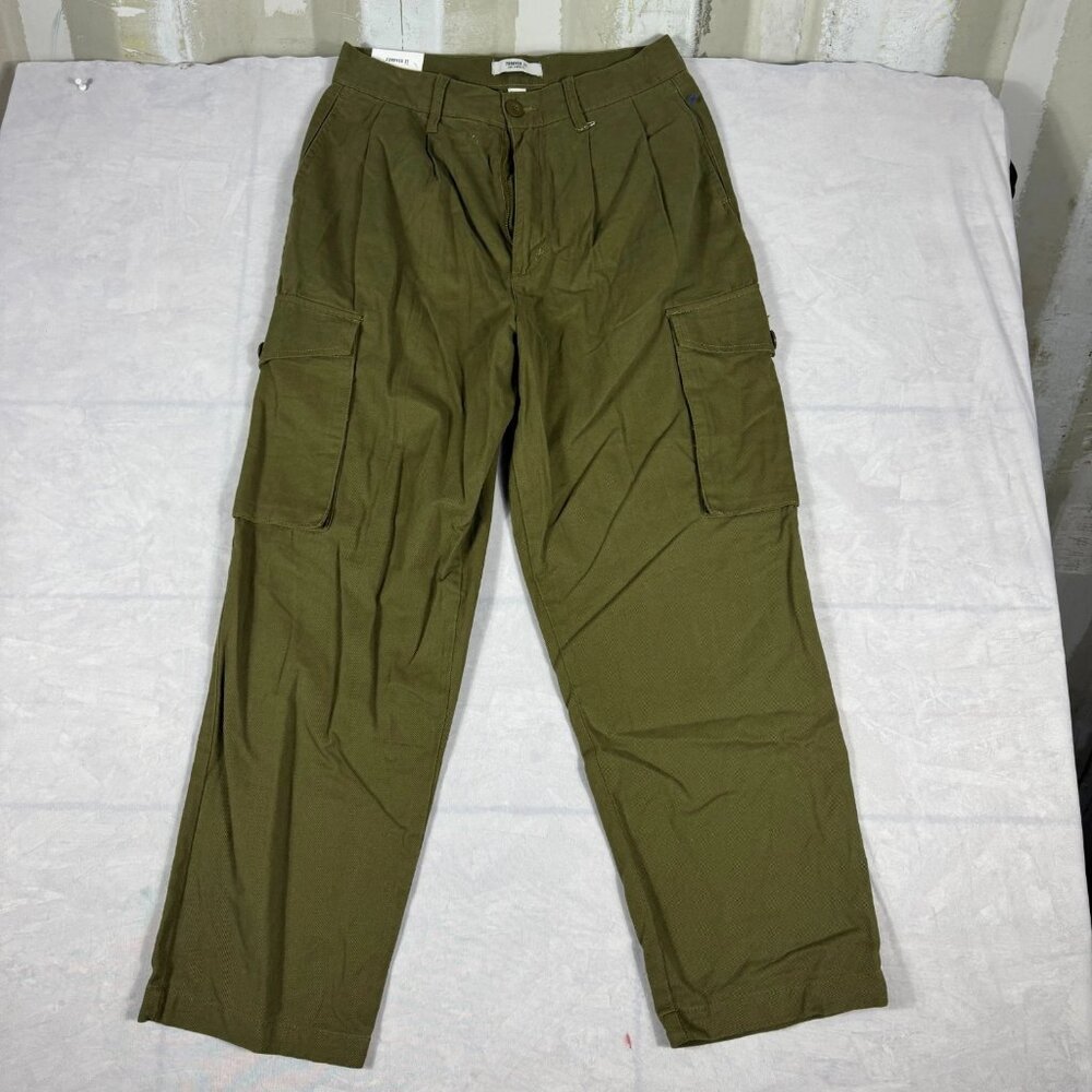 Forever 21 Cargo Pants Womens Olive Green Pleated Utility Pockets Size‎ M NWT